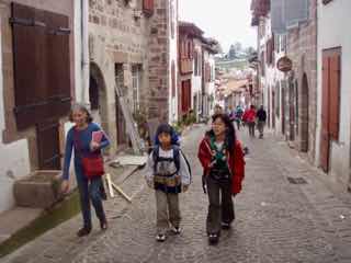 サンジャンピエドポー町案内してくれた