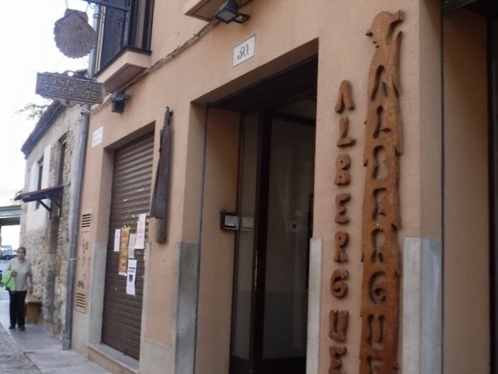 アルベルゲ入り口アイより