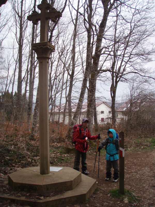 クロスモニュメント2人