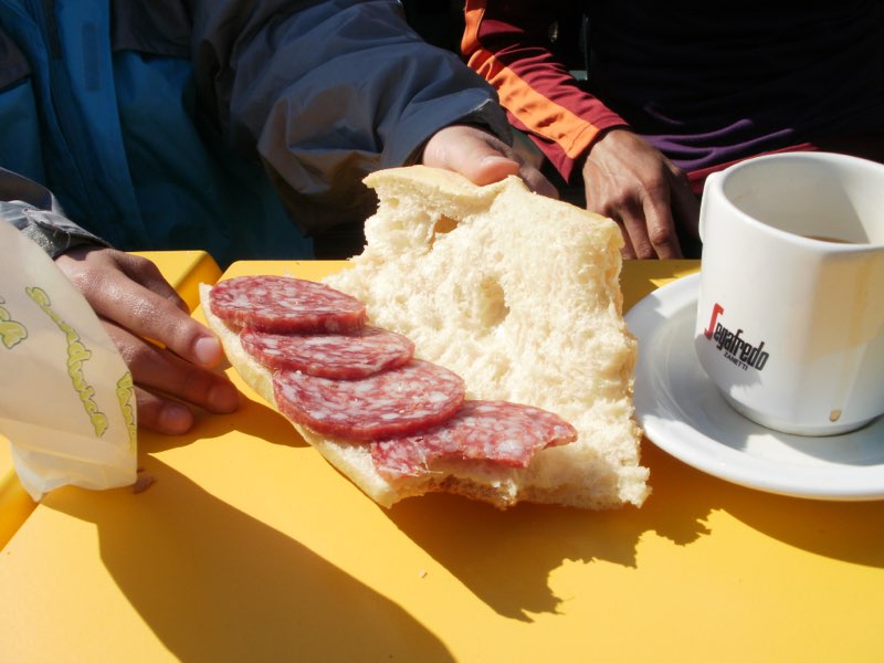 サラミサンドイッチ