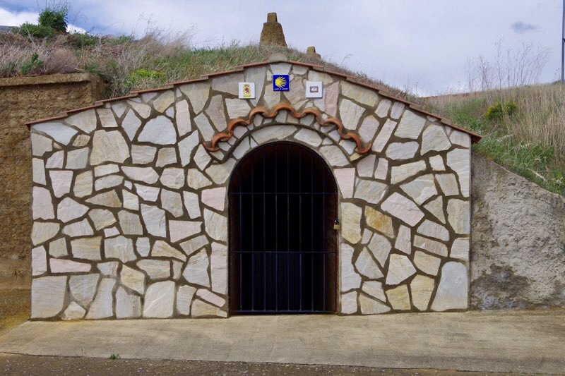 まるい、石壁れんがドア