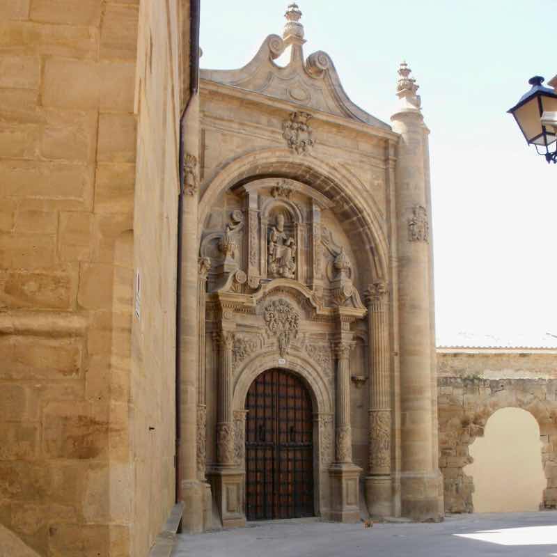 427ビアナ彫刻門