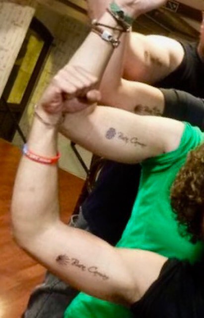 501うでにタトゥー