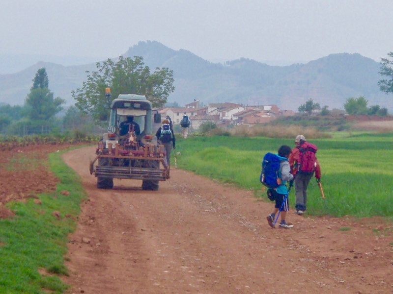430田舎道トラクター