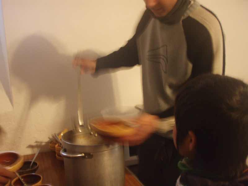 504ニンニクかゆ注ぐ