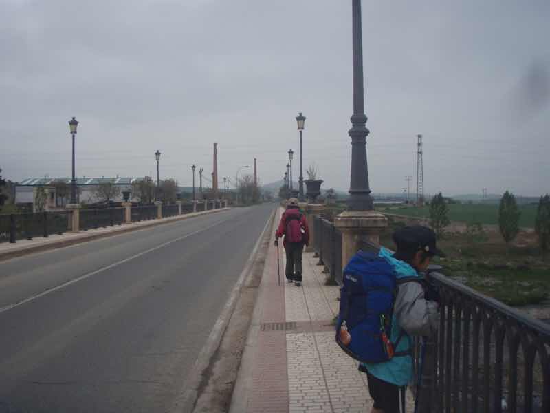 502伝茶橋、茶まえ