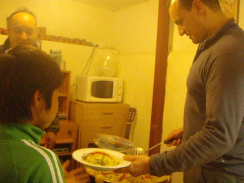 503パエリア配り