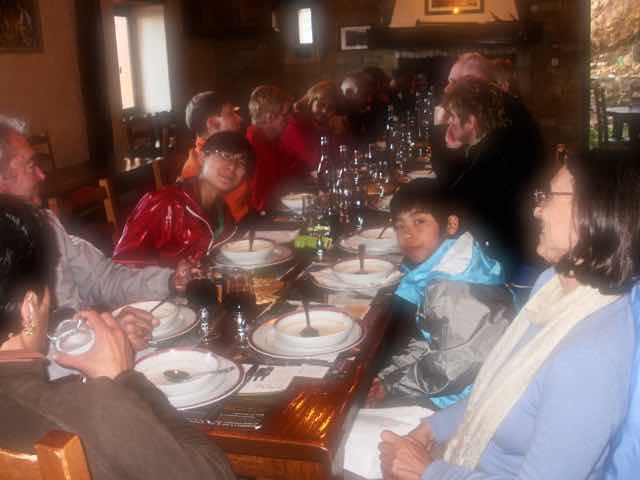 416カミーノ、サンティアゴ巡礼ピレネー、オリソンディナー全員