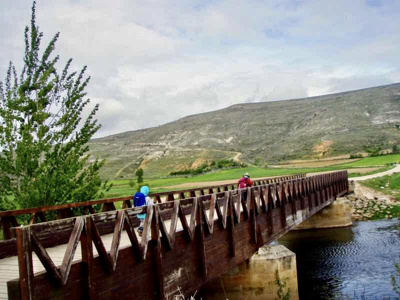 509カスティージャ、カミーノ、旅育、メセタ大地、橋