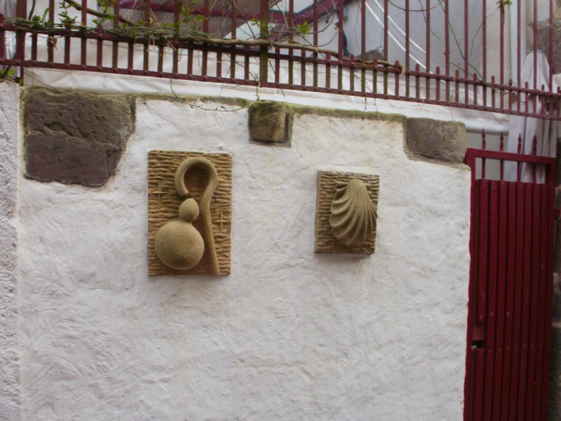 415サンジャンピエドポー、壁ひょうたん、サンティアゴ巡礼