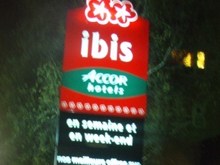 413ibis看板、サンティアゴ巡礼出発