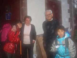 416カミーノ、サンティアゴ巡礼、ピレネー、サンジャンピエドポー歩き出すホスタピレロと