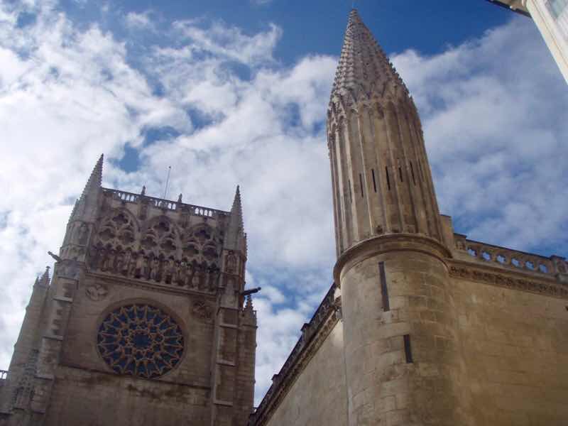 506ブルゴス大聖堂教会屋根二つ