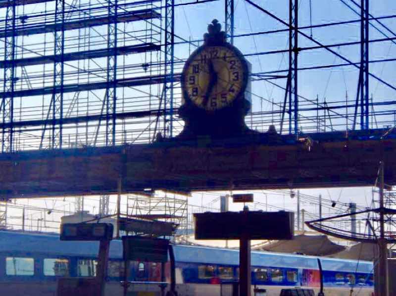 415サンジャンピエドポー、駅時計、サンティアゴ巡礼