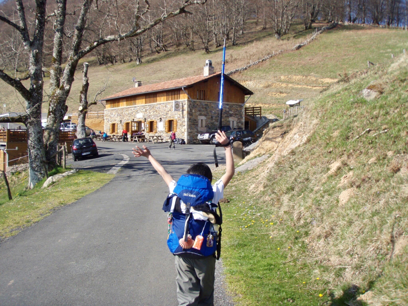 416カミーノ、サンティアゴ巡礼ピレネー、オリソンみえた2