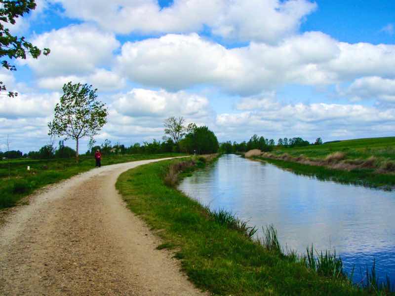 510ポブラシオン・デ・カンポス、サンティアゴ巡礼、川の風景
