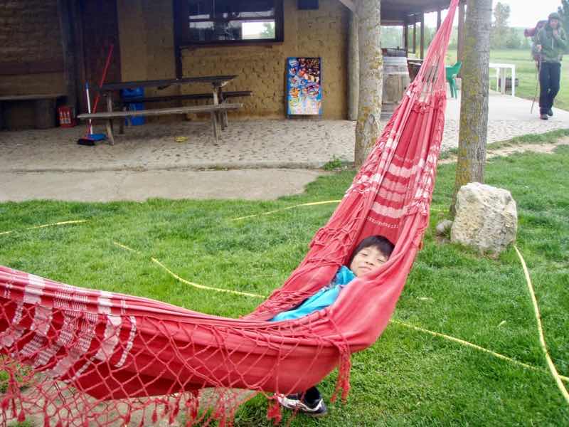 511ビラメンテロ・デ・カンポス カミーノ 赤ハンモック2