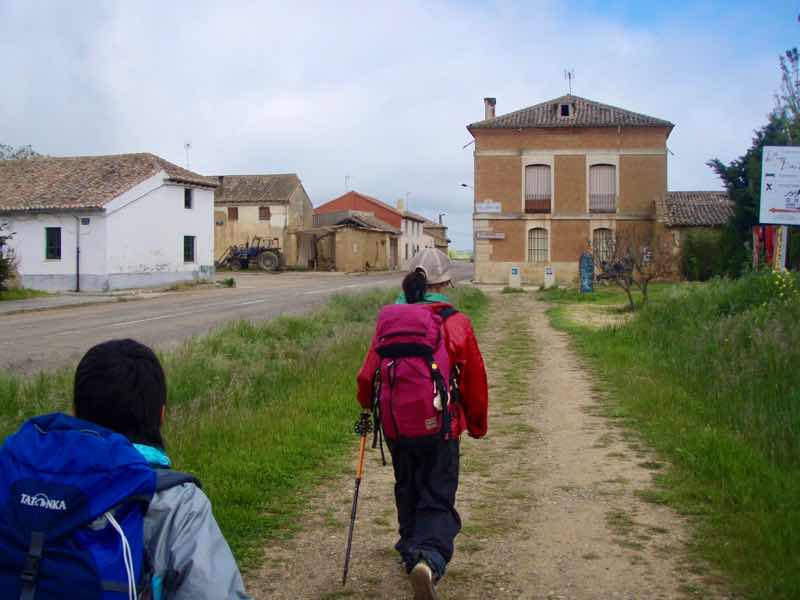 511ビラメンテロ・デ・カンポス カミーノアルベルゲ、右手1.2