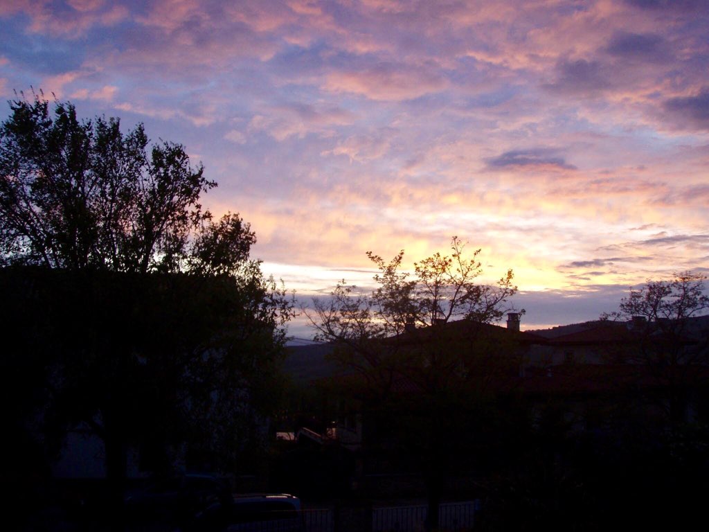 カミーノ パンプローナから 山道朝焼け