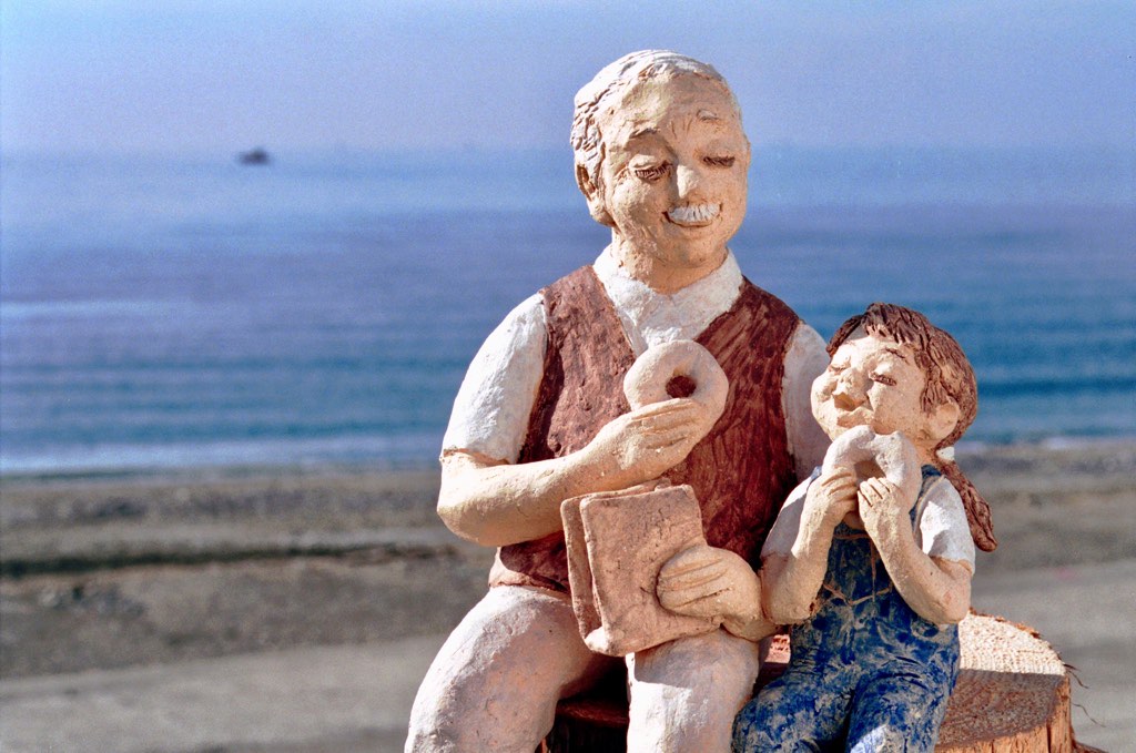 陶人形　おじいちゃんとドーナッツ　カミーノ