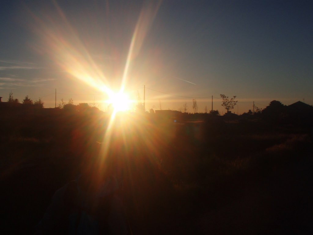 カミーノ 夕焼け街並み