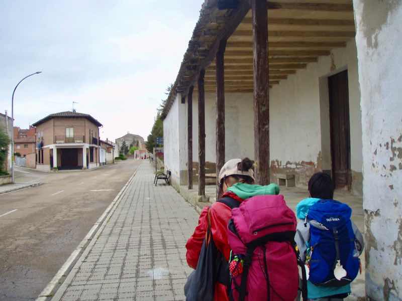 512 カルサディージャ・デ・ラ・クエッサ カミーノ　17km1本道　町1.2