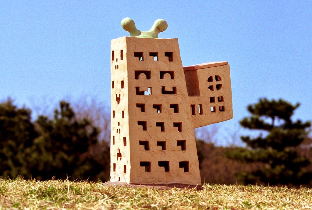 ちょんまげハウス 後ろ　clay house chonmage カミーノ工房