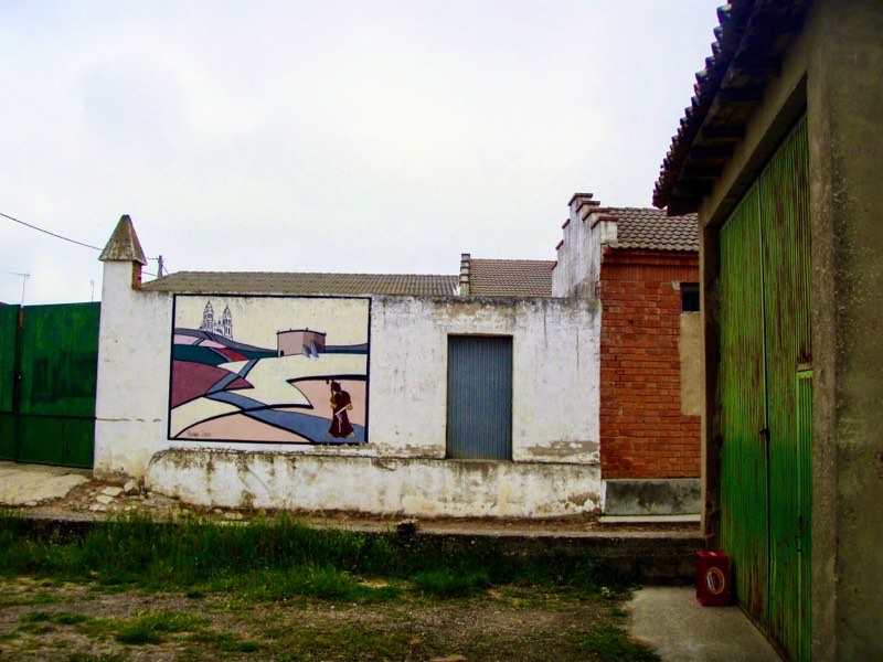 511ビラメンテロ・デ・カンポス カミーノ 壁の絵