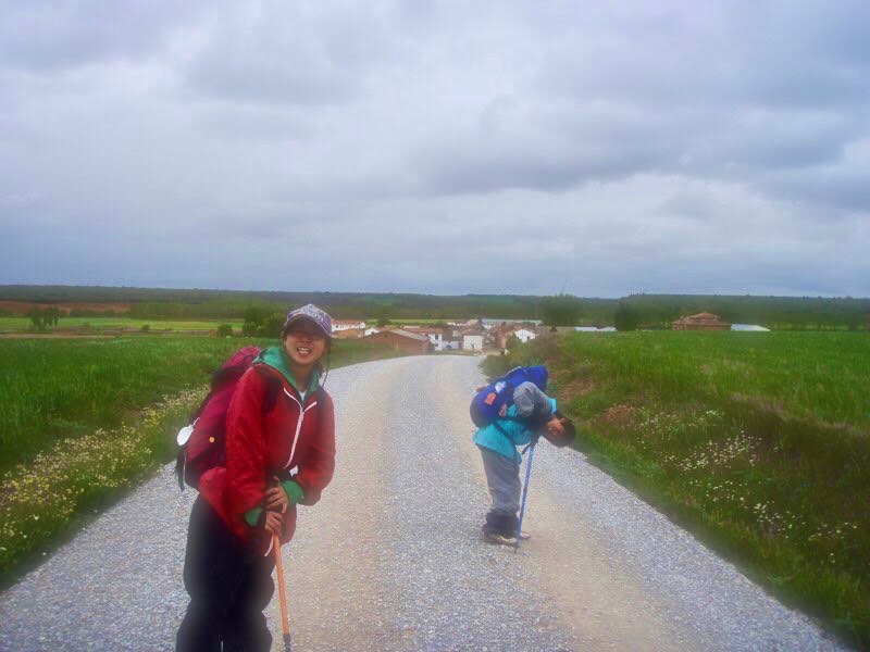 512 カルサディージャ・デ・ラ・クエッサ 17km一本道　町がみえた1.2