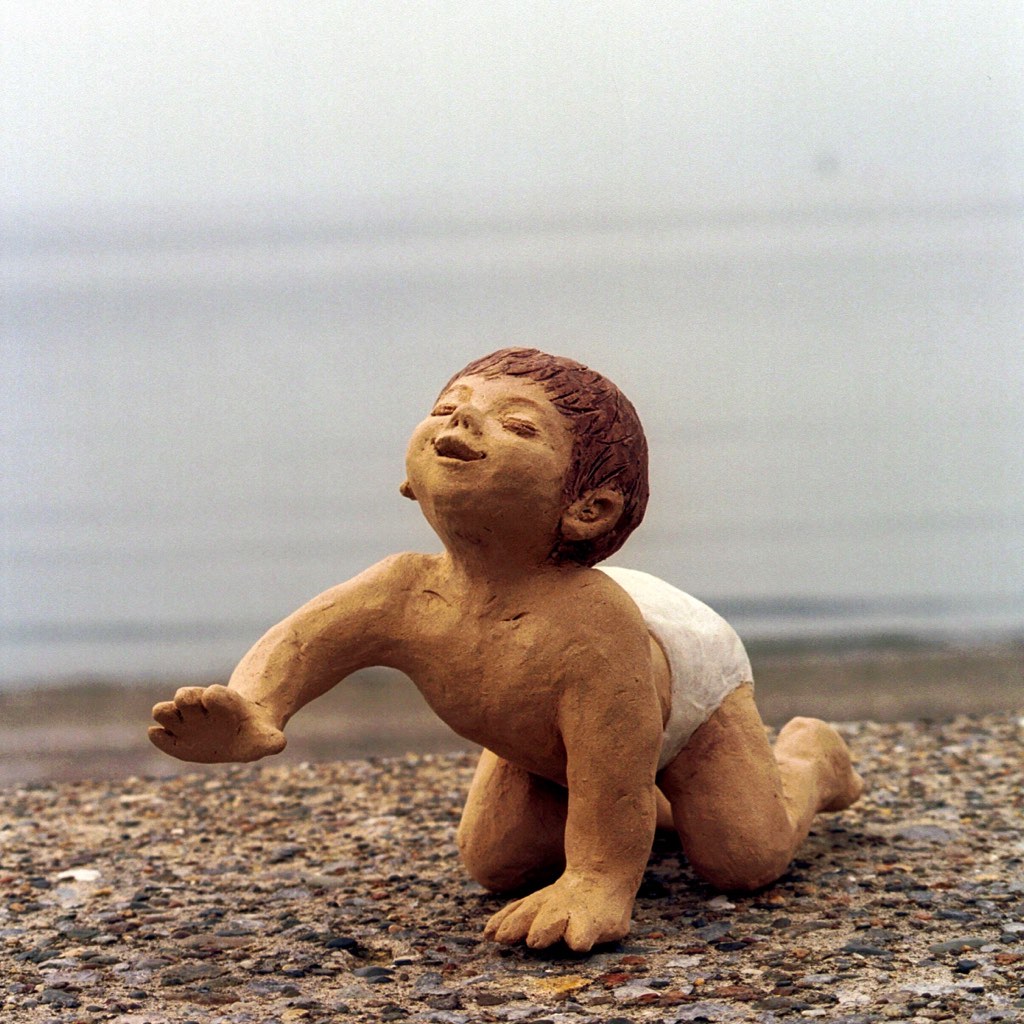 陶人形、赤ちゃん、ハイハイしたほうが良い　カミーノ