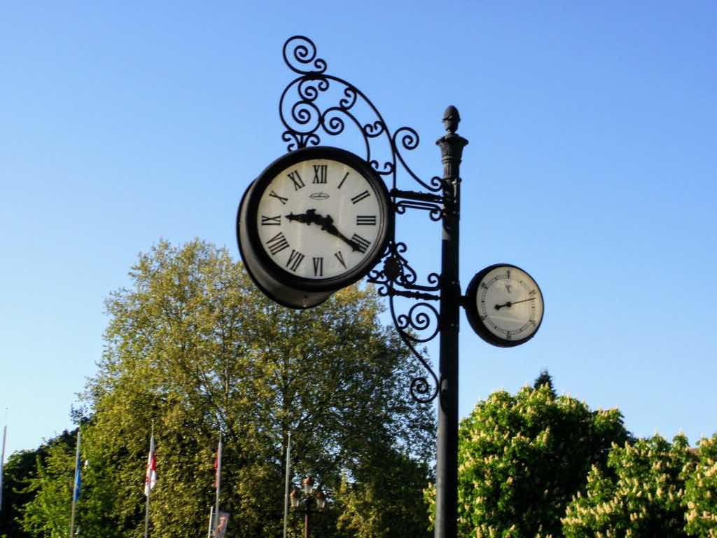 517カミーノ leon レオン 観光日 時計