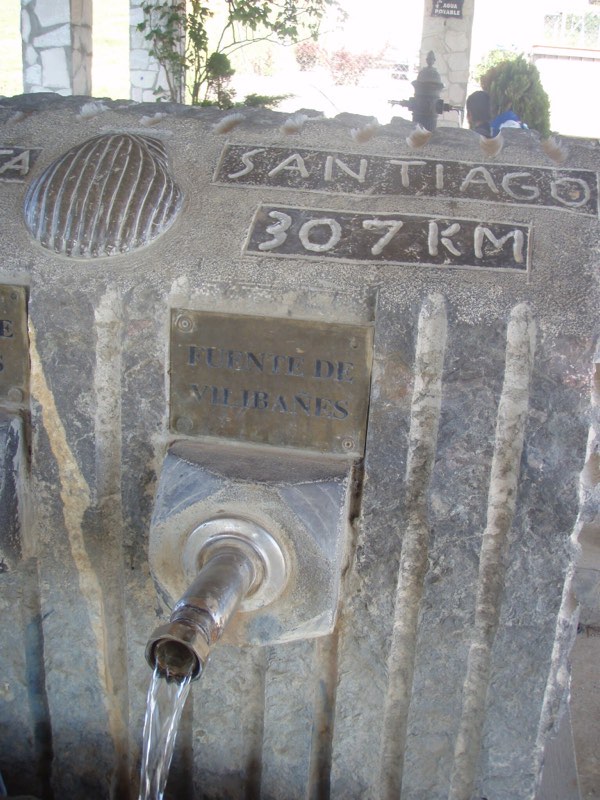 516 カミーノ サンティアゴ巡礼 レオン 水道