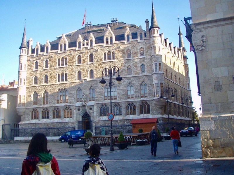 517 カサデロスボディーネス　ガウディ カミーノ　通る12