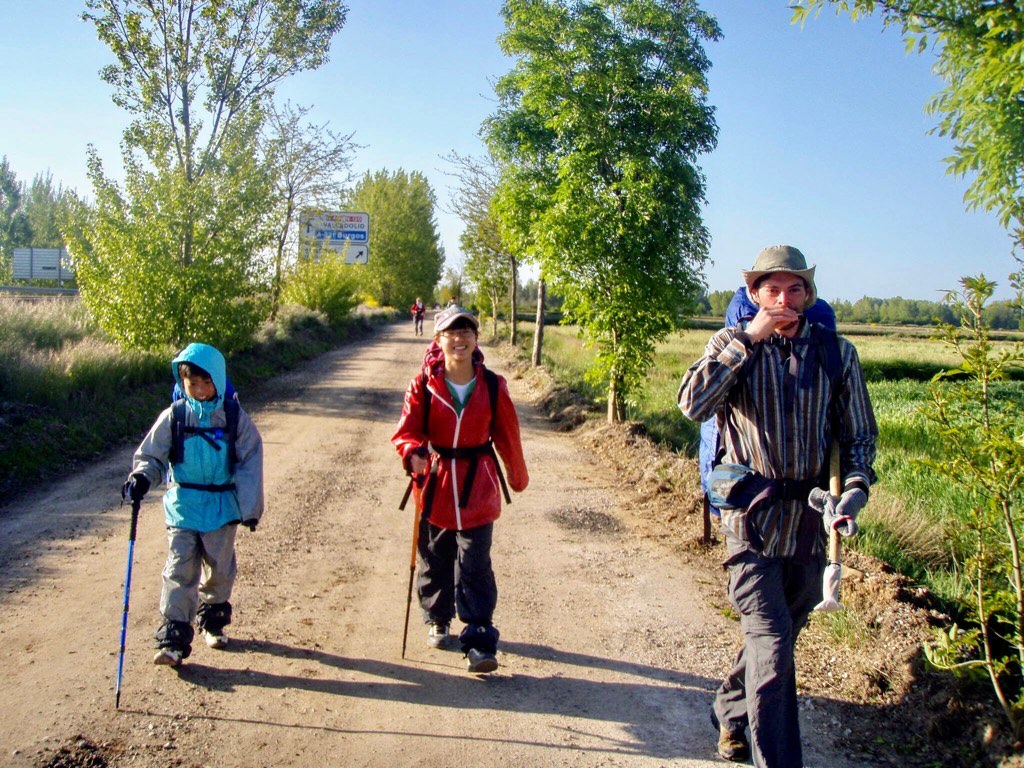 516 カミーノ サンティアゴ巡礼 レオン田舎道 ハモニカべいさん12