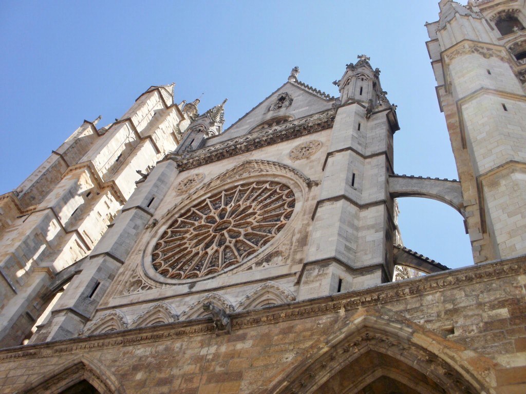 517カミーノ　leon レオン　大聖堂ステンドグラス外観