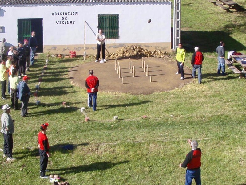 516 カミーノ サンティアゴ巡礼 レオン 橋から 棒倒し