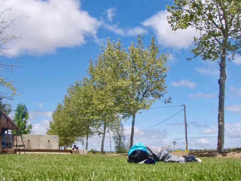 515カミーノ　マンリー　青空　2 寝るサンティアゴ巡礼　
