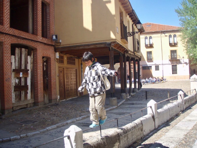 516 カミーノ サンティアゴ巡礼 レオン街 探索 2歩道歩き