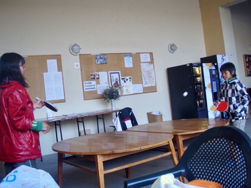 516 カミーノ サンティアゴ巡礼 レオンアルベルゲ 卓球12