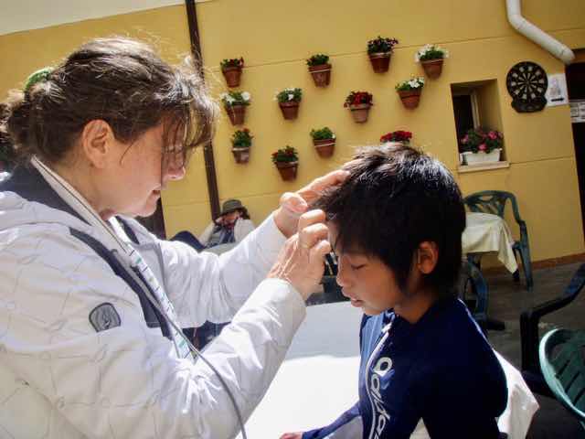 515カミーノ　マンリーアルベルゲ　おばちゃん　頭痛直し2サンティアゴ巡礼　