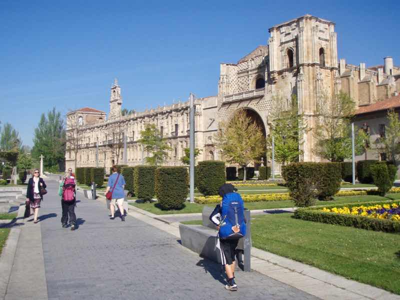 518カミーノ　leon パラドール 国営宿前