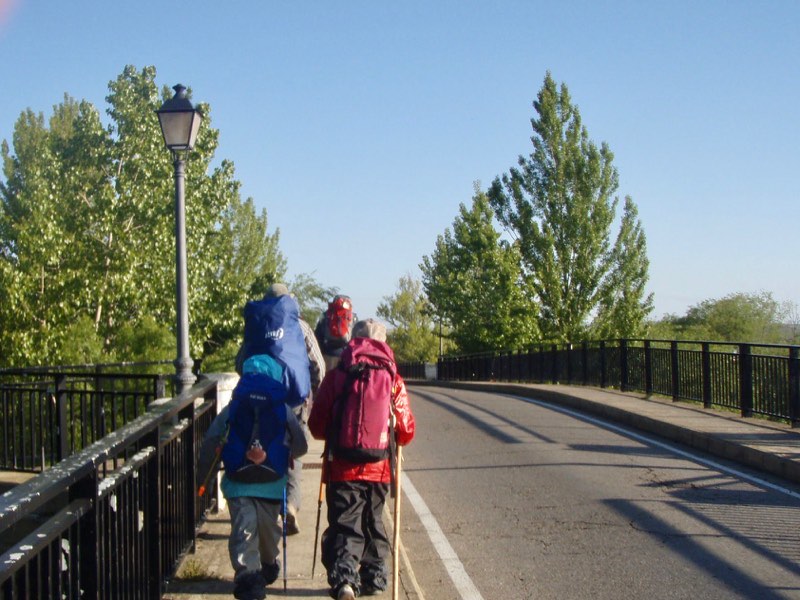 516 カミーノ サンティアゴ巡礼 レオン 橋 べいさん12
