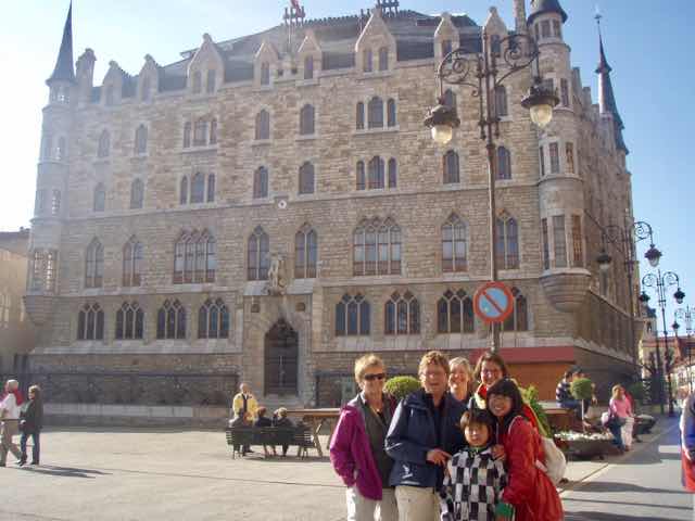 516 カミーノ サンティアゴ巡礼 レオン街 街探索 市庁舎 おばちゃんたちと