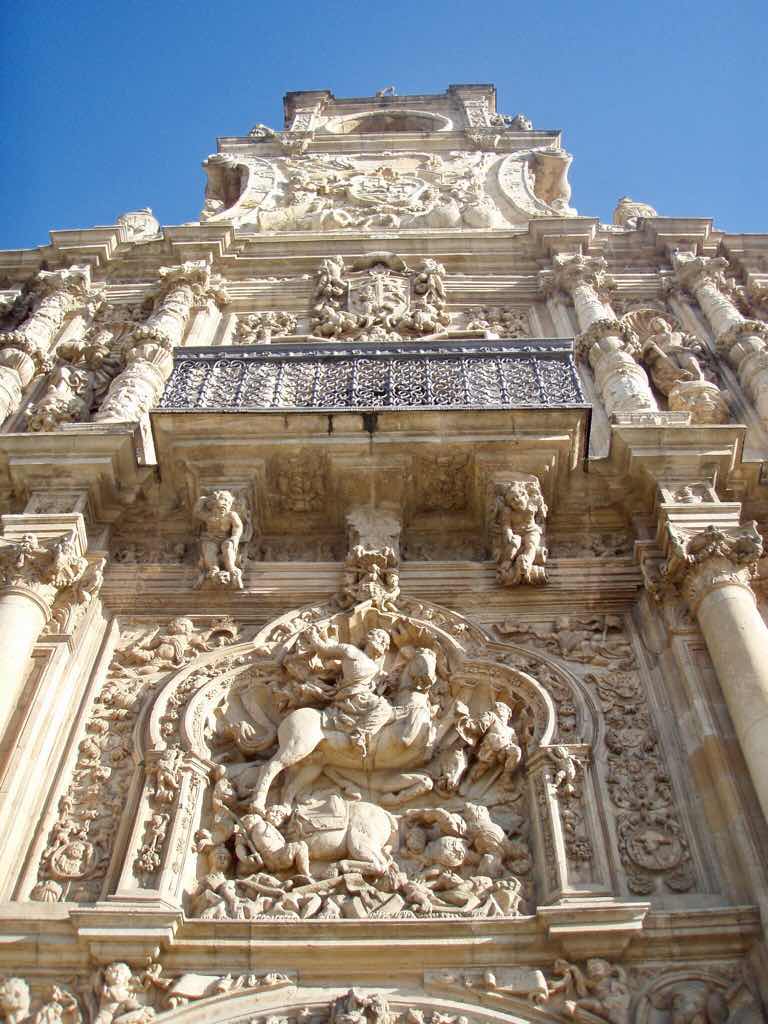 517カミーノ　leon レオン　観光日　パラドール見上げる