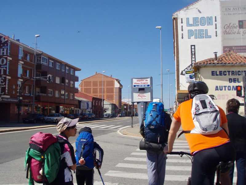 518カミーノ　leon レオン　交差点　バイク12