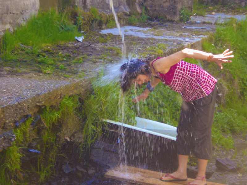 522 カミーノ マンヘリン 沢の水浴び3