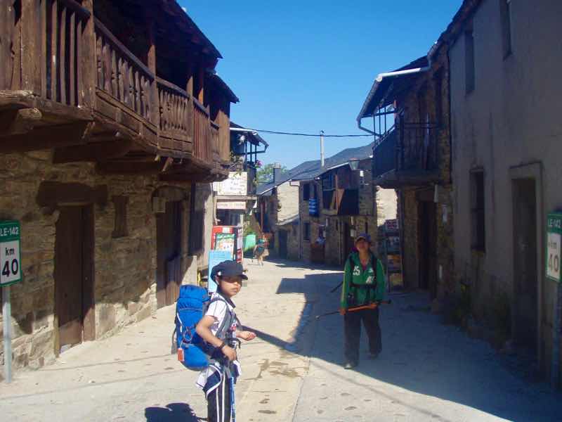 523ポンフェラーダPonferrada　カミーノ　町12振り返る
