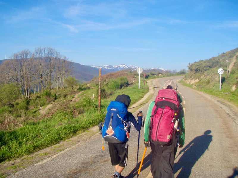523ポンフェラーダPonferrada　カミーノ　山の舗装路12