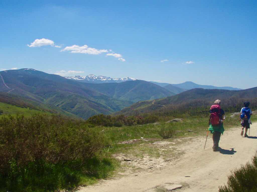522 カミーノ マンヘリン 左手雪山12 登り