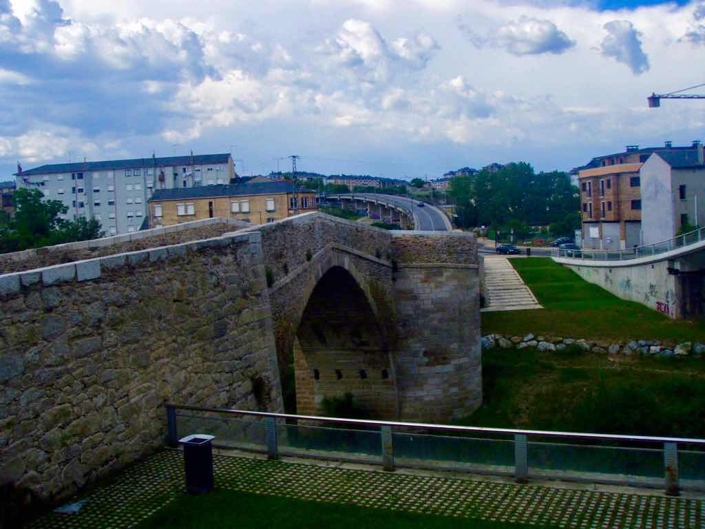 523ポンフェラーダPonferrada　カミーノ　石橋